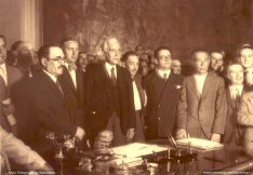 4-9-1933. Joan Selves i Carner pren possessió del càrrec de Governador General de Catalunya. D’esquerra a dreta, Claudi Ametlla, Carles Pi i Sunyer, Francesc Macià, Lluís Companys, Joan Selves i Carner i Jaume Aiguader. (Arxiu Fotogràfic de Barcelona).