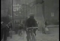 Cursa atlètica i ciclista al seu pas davant la Cova de Sant Ignasi