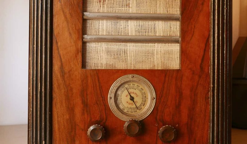 La ràdio que presidia el menjador de casa. Fotografia de Juli Grandia